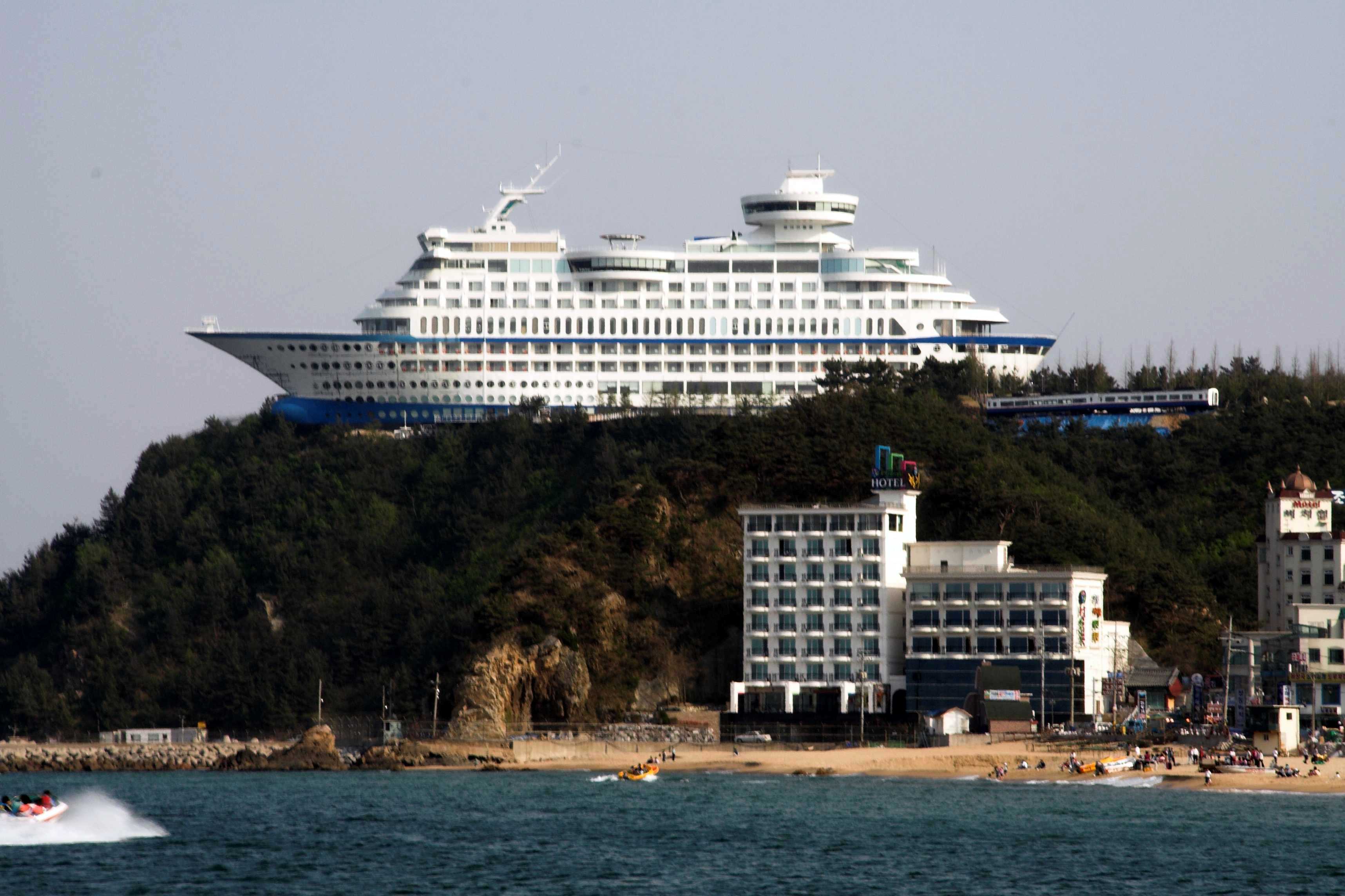 Sun Cruise Resort – отель в стиле круизного лайнера